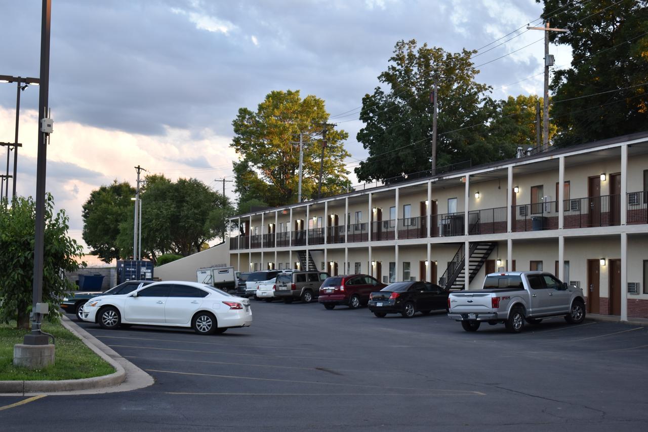 Town House Inn Cape Girardeau Bagian luar foto