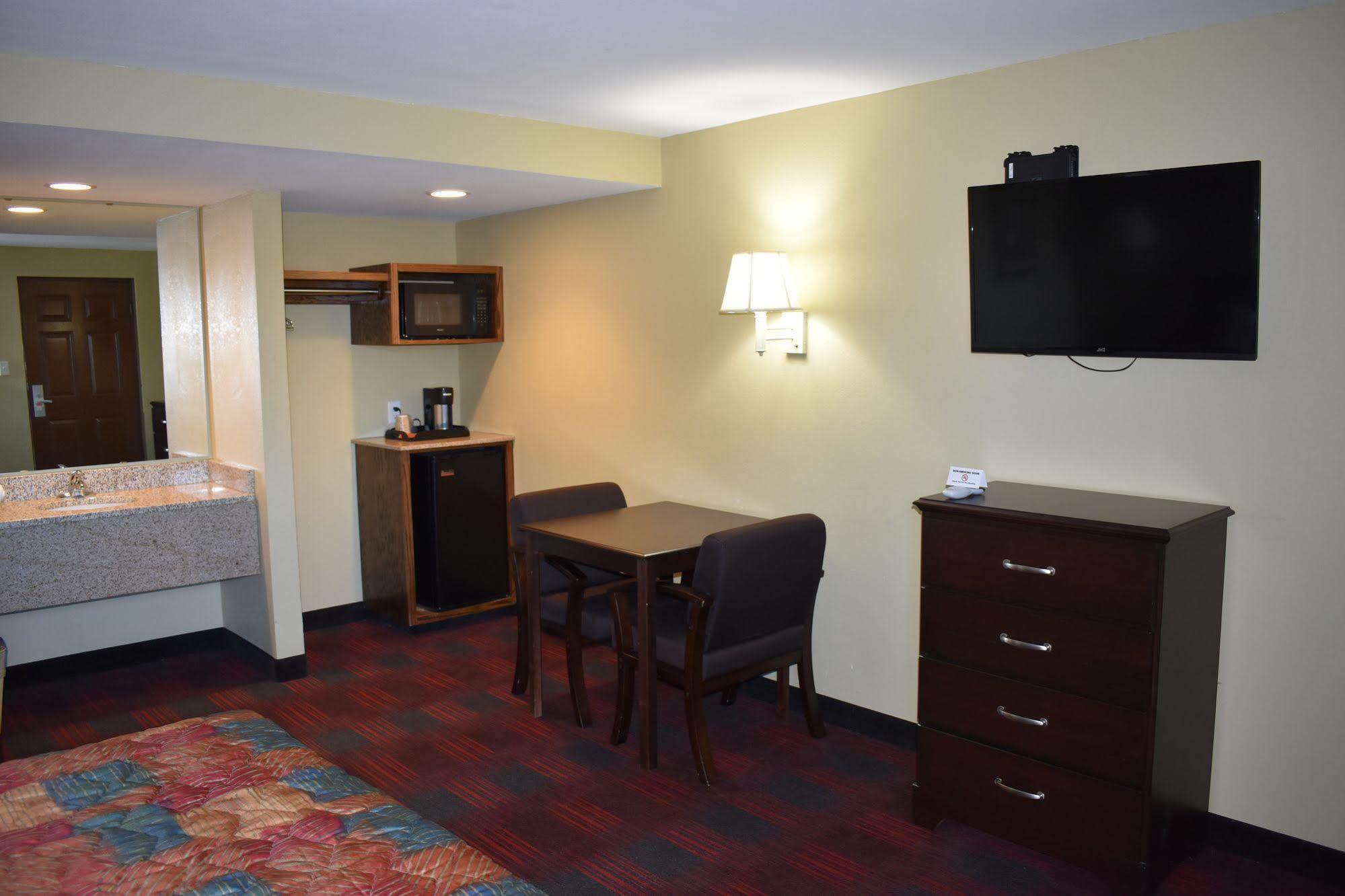 Town House Inn Cape Girardeau Bagian luar foto